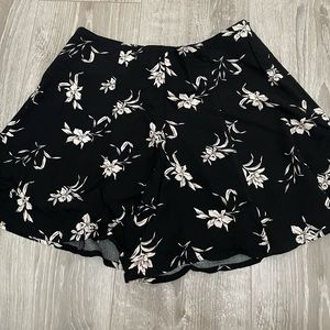 Shorts with side zipper